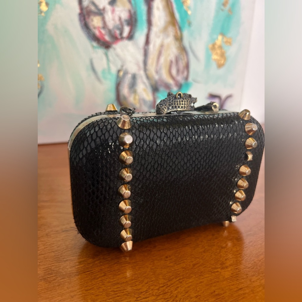 House of Harlow clutch